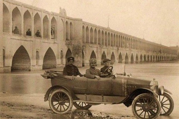 تاریخ ورود خودرو به ایران و گسترش صنعت خودروسازی تا زمان انقلاب اسلامی ایران